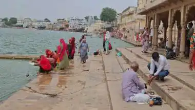 Thousands Converge on Pushkar for Auspicious Bhaumvati Amavasya Dip