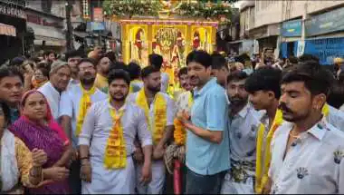 Devotion Takes Center Stage: Women Sweep Path, Pull 800kg Chariot Amidst Throngs of Devotees