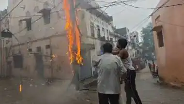 Ajmer Power Pole Erupts in Flames After Locals Report Sparks for Hours
