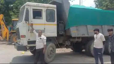 Ajmer: Municipal Dumper Robbed of Batteries, Cash Near Daulat Bagh