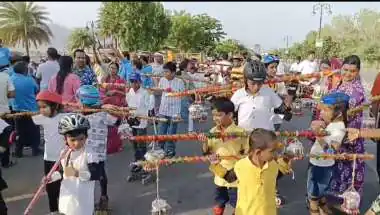 Young Skaters Add Unique Flair to Sawan Kanwar Yatra in Ajmer